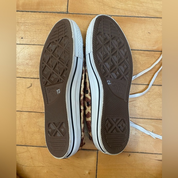 Unisex Converse Giraffe-print and sequined sneakers. Barely worn. - Picture 2 of 5